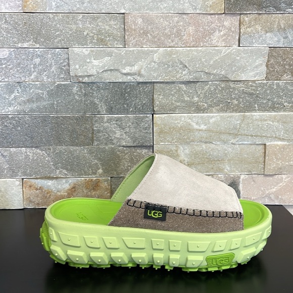 UGG All Gender Venture Daze Slide - Picture 9 of 11